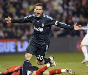 开云官方平台-绝境中的羽翼，黄鸭组合扛鼎，中国队惊天逆转马来西亚