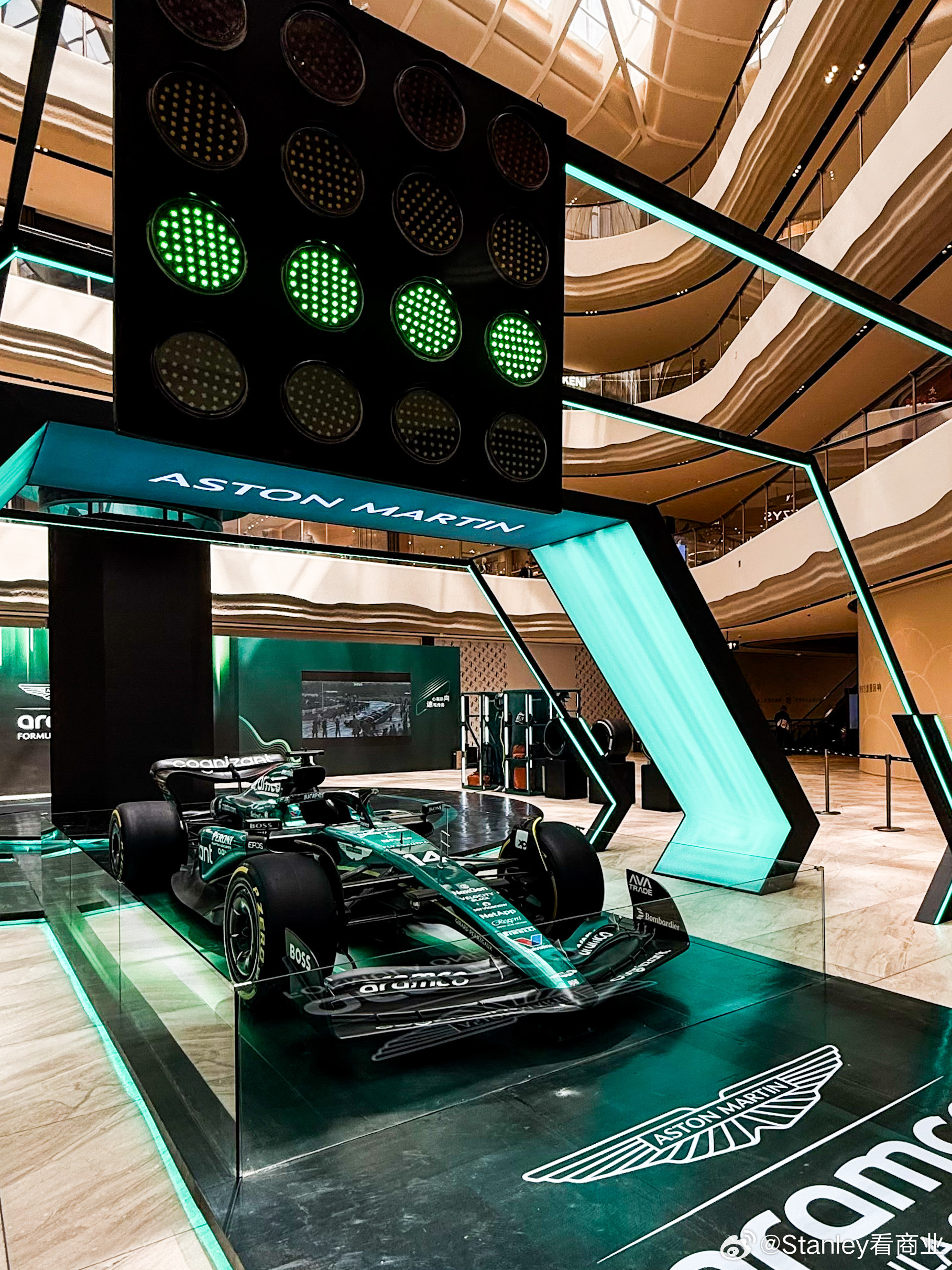 阿斯顿马丁完胜法拉利,拉塞尔点燃赛场 阿斯顿马丁完胜法拉利,拉塞尔点燃赛场