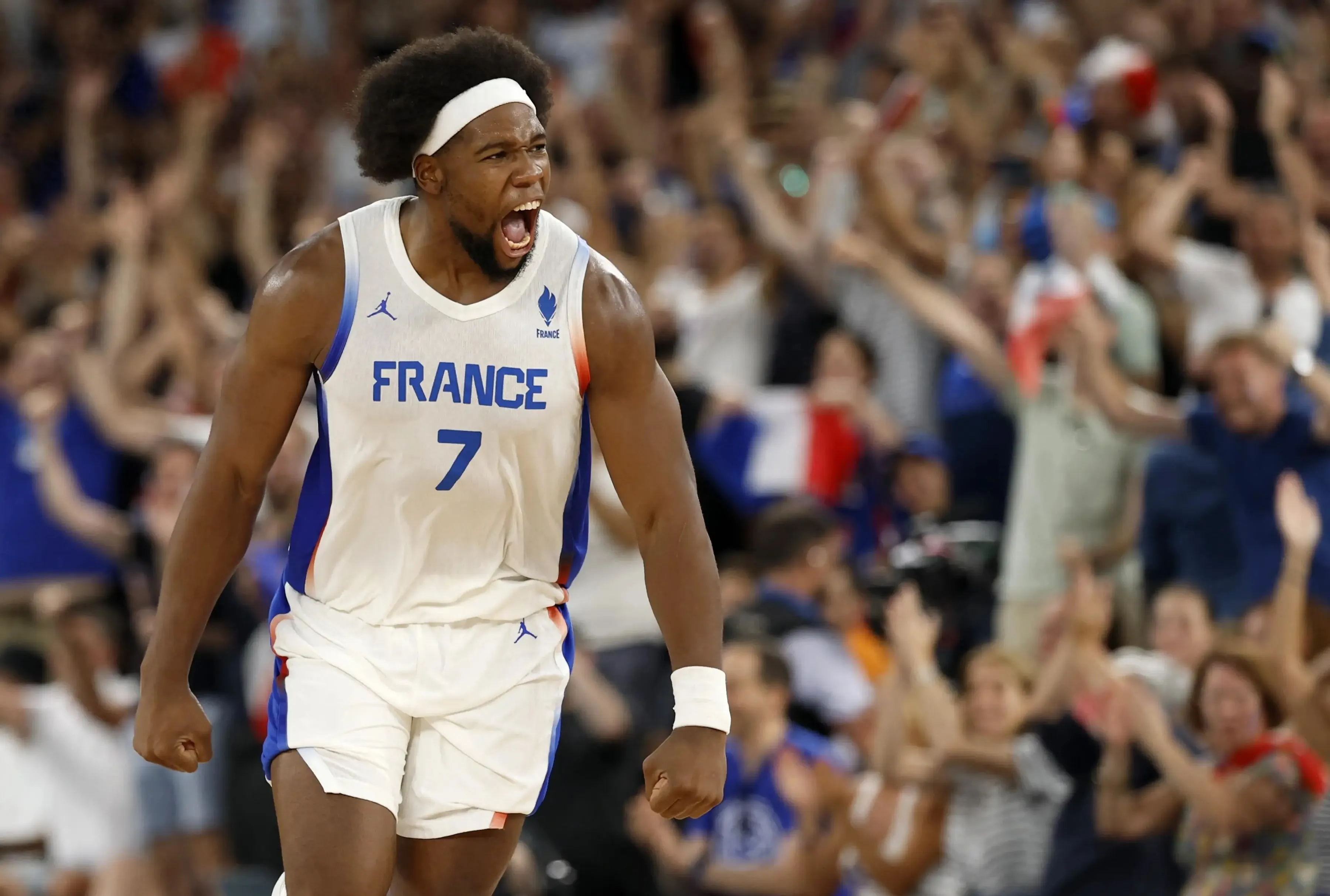 76人绝杀马刺,福克斯扛起全队 76人绝杀马刺,福克斯扛起全队